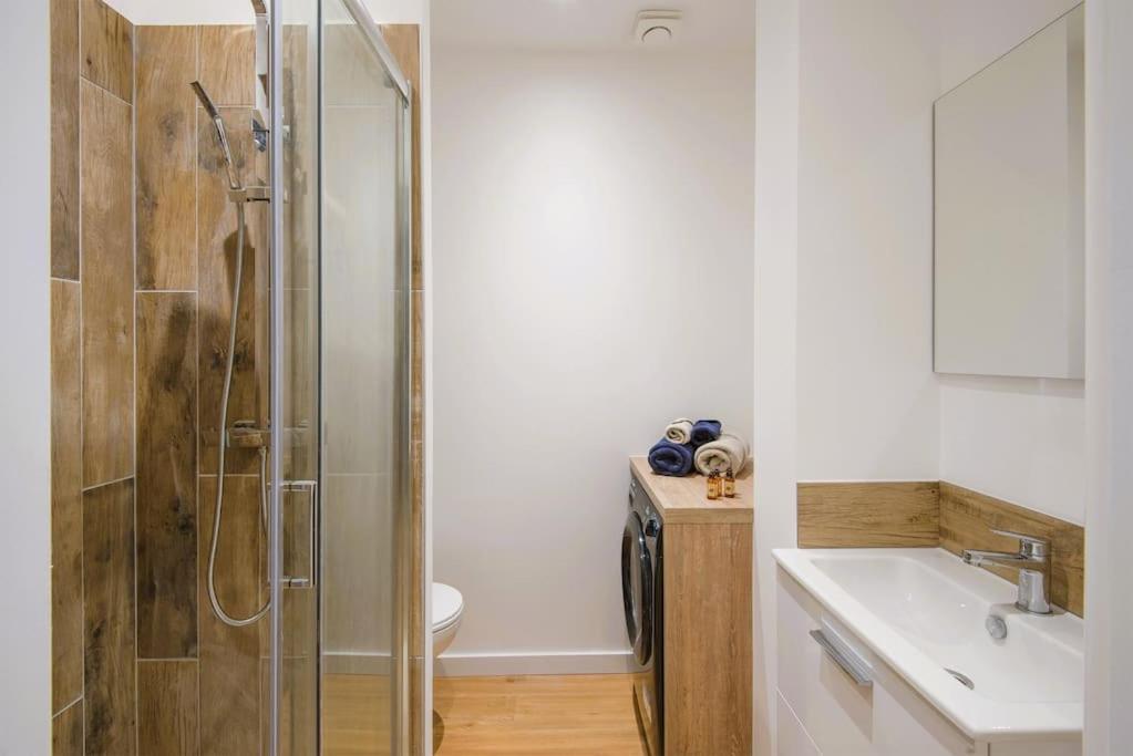 Spacious T2 Near The Halles And The Harbour Тулон Екстериор снимка