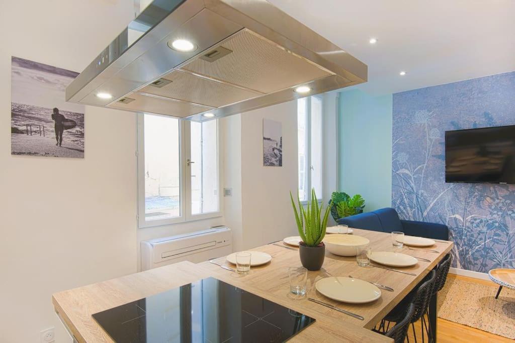 Spacious T2 Near The Halles And The Harbour Тулон Екстериор снимка